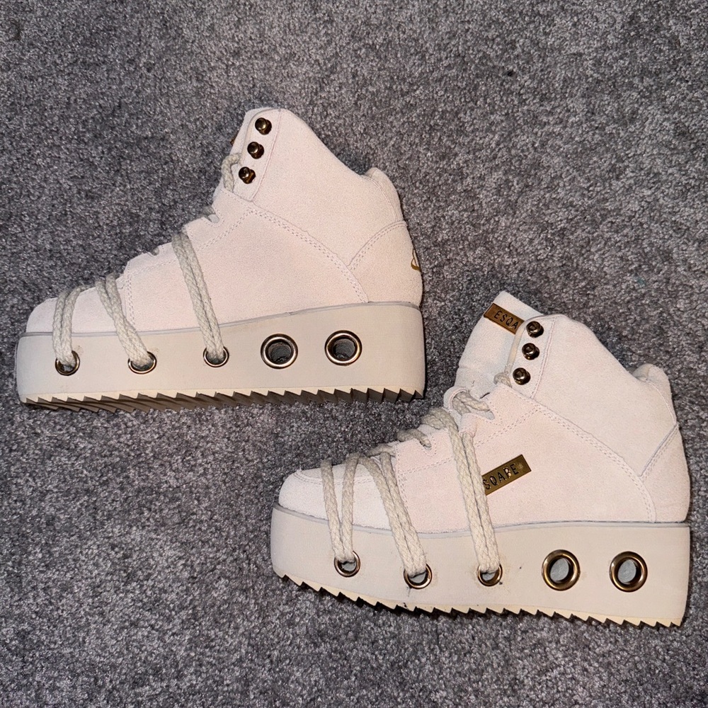 ESQAPE Electric Storm Platforms